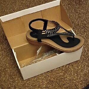 Elegant Black Sandals with Rhinestone Detailing